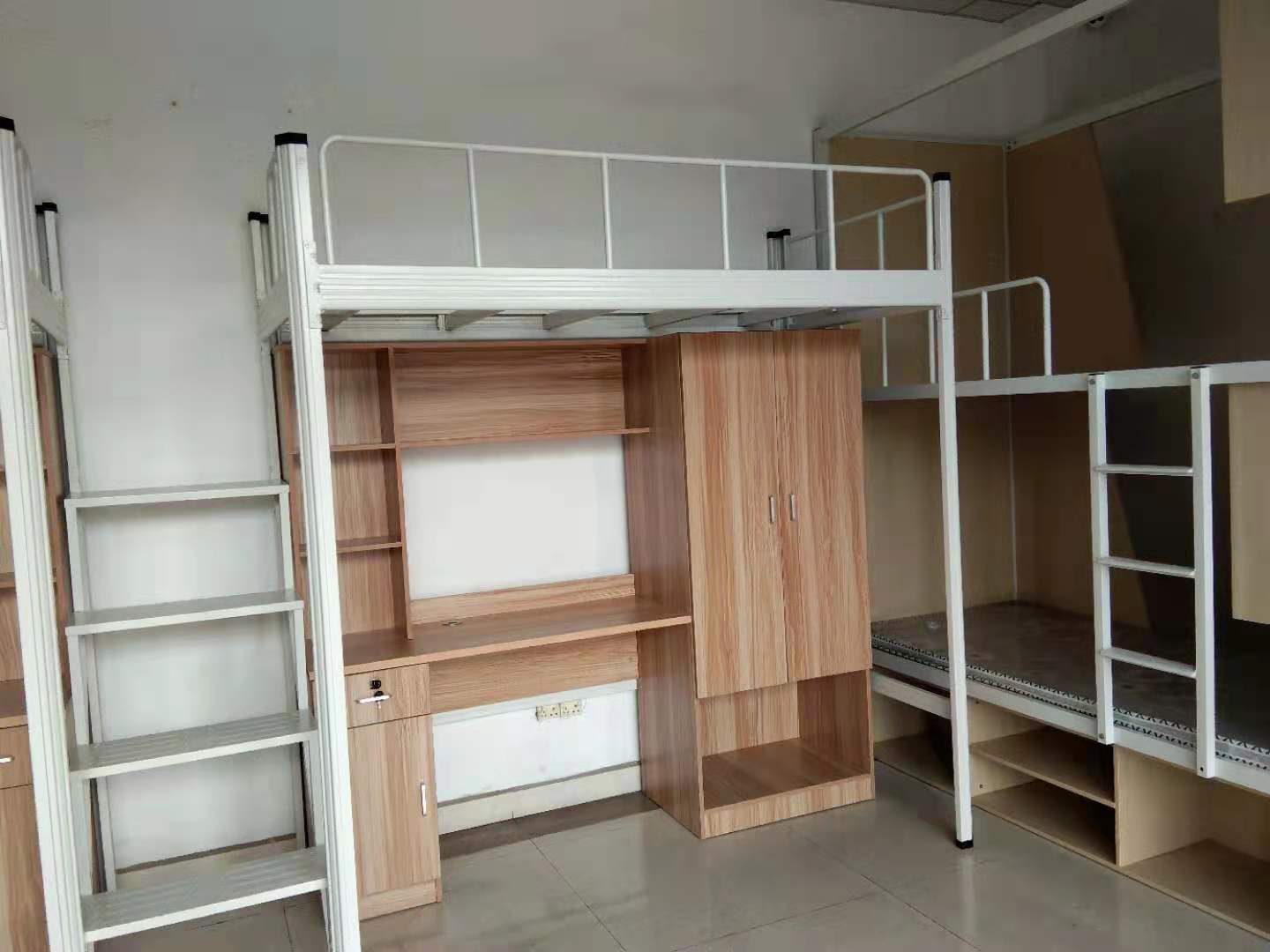 為什么要給上下鋪鐵床加上護欄？