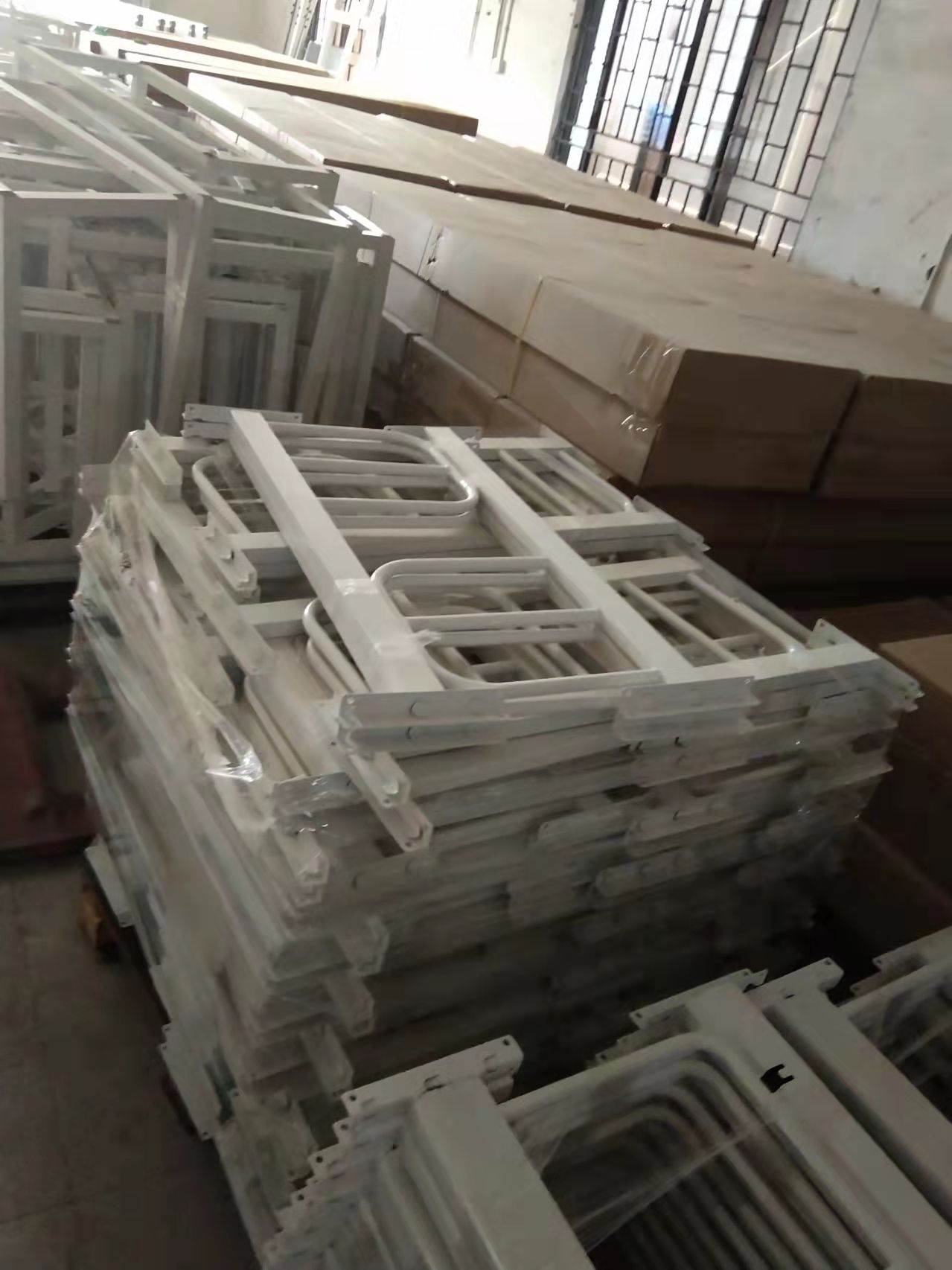 為什么上下鋪鐵床護(hù)欄要做高一些？